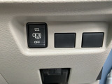左側のスライドドアはハンズフリースライドドアです。