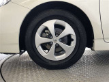 純正15インチアルミ!タイヤサイズは195/65R15です
