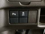 VSA装備車です。VSAはドライバーの操作と車の動きを見守っています。もし車の挙動が乱れたとき、4輪別々にブレーキをかけたり、エンジンパワーをしぼることによって車を安定させます。