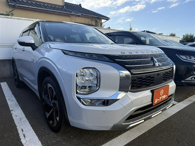 アウトランダー PHEV 2.4 P 4WD ワンオーナー BOSEサウンドシステム