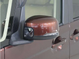 ◆ドアミラーウインカー◆ドアミラーにウインカーを装備しています。対向車に自身の進行方向を合図し安全に運転できます。