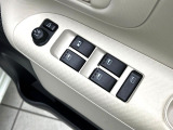 【電動格納ミラー】サイドミラーは電動格納式となっており、狭い駐車場でもキズがつくリスクを抑えられます。