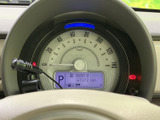 速度計と液晶表示がひとまとまりに配置され、運転中に必要な情報を視線の移動を抑えて確認しやすいレイアウトになっています。