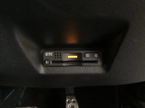 ハンドルの右下にETCがついています。高速道路の料金所の通過も楽々です。 カードの取り出しもしやすい場所についています。