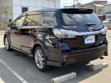 シートを外して室内をすみずみまで洗浄&消臭。ボディやタイヤはもちろん、エンジンルームまで洗浄しています。