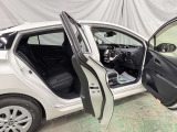 もちろん展示車は、ルームクリーニング済みのピカピカの状態です。お客様のご来店をスタッフ一同心よりお待ちしております。