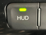【ヘッドアップディスプレイ】現在の速度や走行情報をデジタル表示で運転席前方のガラスに投影!運転中、目線をずらさず必要な情報を確認できるのでとっても便利で安心!