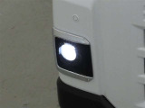 LEDフロントフォグランプを装備しております。