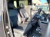 運転席シート廻りは使用感も少なく、良好な状態となっています。前オーナー様が丁寧に使っていたことがよくわかりますね。