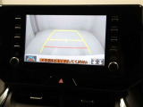 バックモニター装着車は後退時の強い味方です♪車庫入れや縦列駐車の際、後退操作の参考になるガイドラインをナビ画面に表示します。