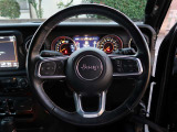 ハンドルを握ったら最後、Jeepワールドに引き込まれます。