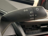 車外の明るさによって自動で点灯・消灯するオートライト
