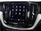Google搭載のボルボなら、車内にいながら多彩なデジタルライフをお楽しみいただけます。Google Playから必要なアプリをダウンロードして、有意義な移動時間を楽しみましょう。