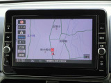 【ナビ】メモリーナビ(MM321D-L)付きです。目的地を設定すれば初めての場所でも簡単に行くことができます。もちろん音楽だって聴けちゃいます♪