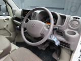 別角度からの運転席の画像です☆