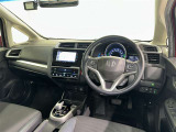 運転席まわりです。 各操作スイッチは使いやすい位置に配置されてます。