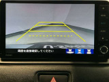 【バックカメラ】運転が苦手な方も車庫入れラクラクです!ギアをリバースに入れれば自動的に切り換わりますので、面倒な操作は不要です♪狭い駐車場もお車を傷つけず安心ですね!
