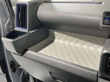 箱ティッシュや小物などを置くのにぴったりなスペースです