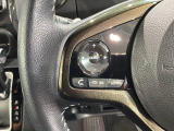 ステアリングにオーディオ操作スイッチが付いています。オーディオ画面に直接タッチしなくても操作が出来ますので、運転に集中できます。
