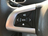 【ステアリングスイッチ】ステアリングを握ったままオーディオ等がコントロール出来ますので、利便性だけでなく事故防止にも繋がります。