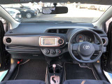 シンプルながら機能性溢れる運転席廻りです。視界性もよく、運転しやすいですよ。