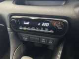 オートエアコンは温度を設定するだけで、自動で風量などを設定してくれます。運転しながら操作も必要ないので、安全性も向上します。