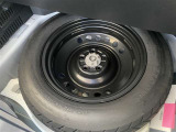 スペアタイヤを装備しております。