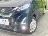 【LEDヘッドライト】悪天候や夜間走行時も良好な視界を確保し安心して運転できる高輝度LEDヘッドライトを装備!点灯速度が早く、消費電力も抑えられています。