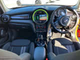 衝突被害軽減ブレーキが付いております。万一の際はブレーキをサポートします。