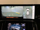 レクサスのお車はすべてバックモニターを標準装備。駐車時のご不安を解消する、パノラミックビューモニターも装備しています。