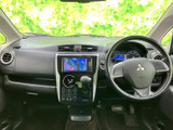 運転席まわりには各種装備がまとまり、中央の画面では地図表示を確認できます。走行中も視線の移動を抑えやすい位置にあり、目的地の確認に便利です。