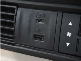 ◆USB入力端子◆USB接続、スマートフォンの充電等にも便利なUSBチャージャー使いやすい場所に装備されています。