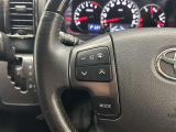 運転中、オーディオの操作をしてて、ハッとしたことはありませんか?ステアリングスイッチは、運転中でもハンドルでオーディオの操作が可能です。安全なドライブをサポートします。