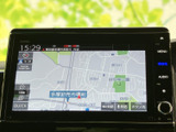 周辺の道路や施設が画面に表示され、現在地を確認しながら目的地までの道のりを把握しやすい地図表示です。縮尺も確認でき、行き先の位置を確かめたい場面で役立ちます。