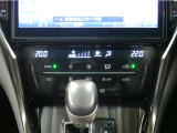 運転席と助手席でそれぞれ温度設定出来る左右独立温度コントロールフルオートエアコン♪