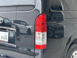 対向車がいないとき、見通しの悪い道路は暗くて怖いですよね。。。こちらのクルマはオートマチックハイビーム搭載です!対向車の有無で自動でハイ・ロウビームに切り替えます。