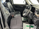 ベンチシートで広くなっております!