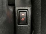 【シートヒーター】寒い冬にはシートをじんわり温めてくれてドライブも快適。エアコンの暖房よりも早く頭ってくれるので重宝しますよ♪