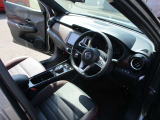 まずは、お座り下さい。運転している感覚がつかめると思います^^