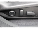 運転席パワーシート 電動シート採用で細かい微調整ができ、ドライビングポジションにしっかり合わせることで疲労軽減や事故防止につながります♪♪