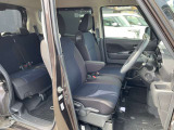 運転席は広く座りやすいです。