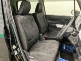 【フロントシート】さまざまな体格の方が快適に運転ができるよう配慮したシートになっております。