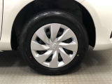 樹脂フルキャップ付き14インチスチールホイール(165/70R14)装着です。