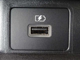 【USB電源ソケット】走行中にスマホやタブレットなどを充電することができて便利です♪