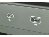 USBソケットは通常のものに加えてtype-Cもお使いいただけます。
