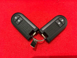キーフリーシステム 電子カードキーを携帯していれば、ドアハンドルやバックドアのスイッチを押すだけでドアの施錠と解錠が行えます!鍵を出す手間なく開閉ラクラク♪♪
