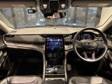 ステアリングを握ればJeepワールドが広がります。