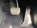 負担を感じることなく正確にペダルを操作することが出来ます体格に関係なく自然でリラックスした運転姿勢をとることが可能です
