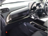 広々とした車内空間に優れた燃費性能。更にデザインも上質で人気のお車です!