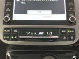 オートエアコンは温度を設定するだけで、自動で風量などを設定してくれます。運転しながら操作も必要ないので、安全性も向上します。